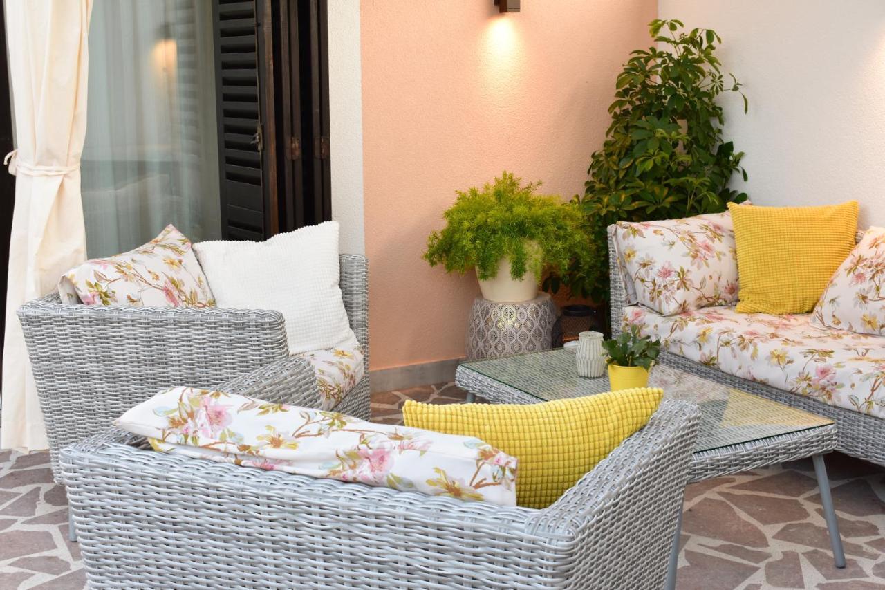 Apartmani Julija Vodice Exterior photo